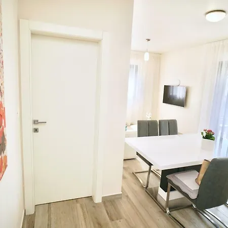 Aquamarie Apartment